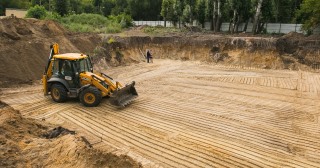 Разработка котлована Азов, цена от 306 руб./м3.